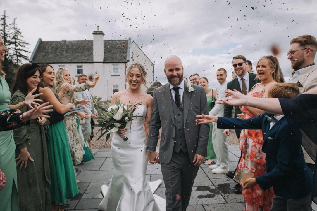 5 Top Tips to deal with Windy Wedding Weather